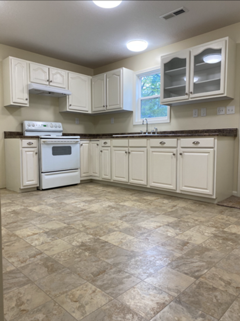 Bloomington House: 1023 N Jackson St