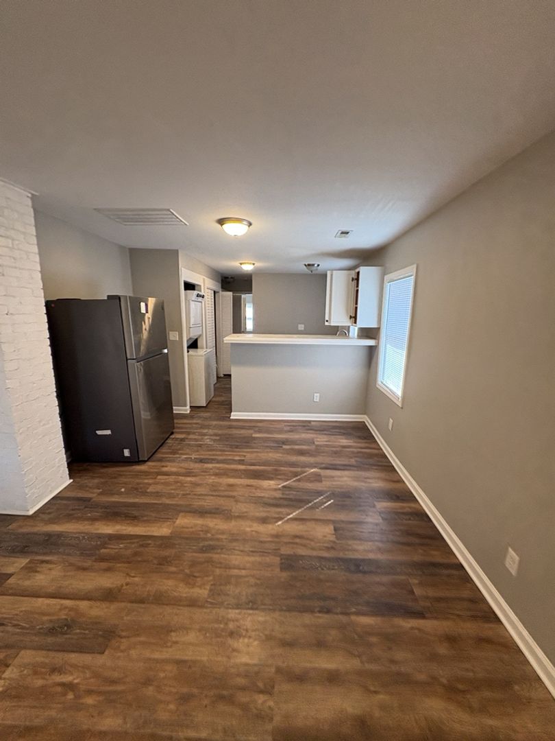 Indianapolis Apartment: 2959 North Gladstone Avenue Indianapolis, IN 46218