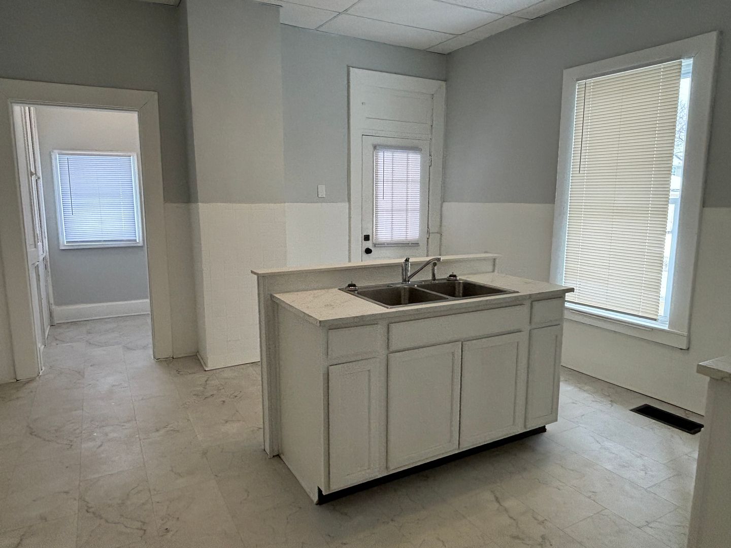 Indianapolis Apartment: 332 N Arsenal Ave Indianapolis, IN 46218-2032