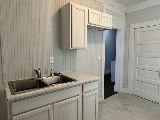 2 Bed 1 Bath Upstairs Apartment – photo 1