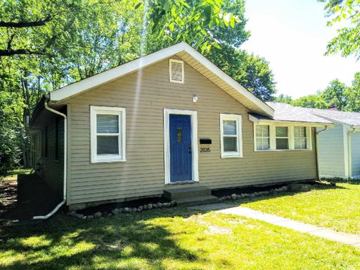3 bedroom in Sobro backing up to Nickleplate Trail – photo 1