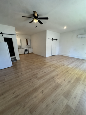 1 Bed 1 Bath on Secluded Street! – photo 1