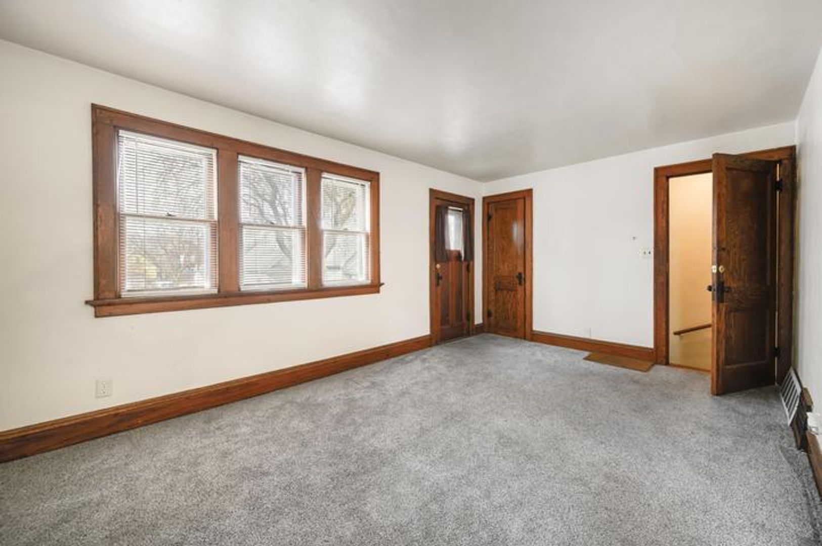 Milwaukee Apartment: 3148 N 39th St