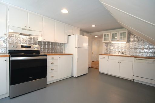 Large 1-bedroom apartment in quiet office building near downtown Dover – photo 1