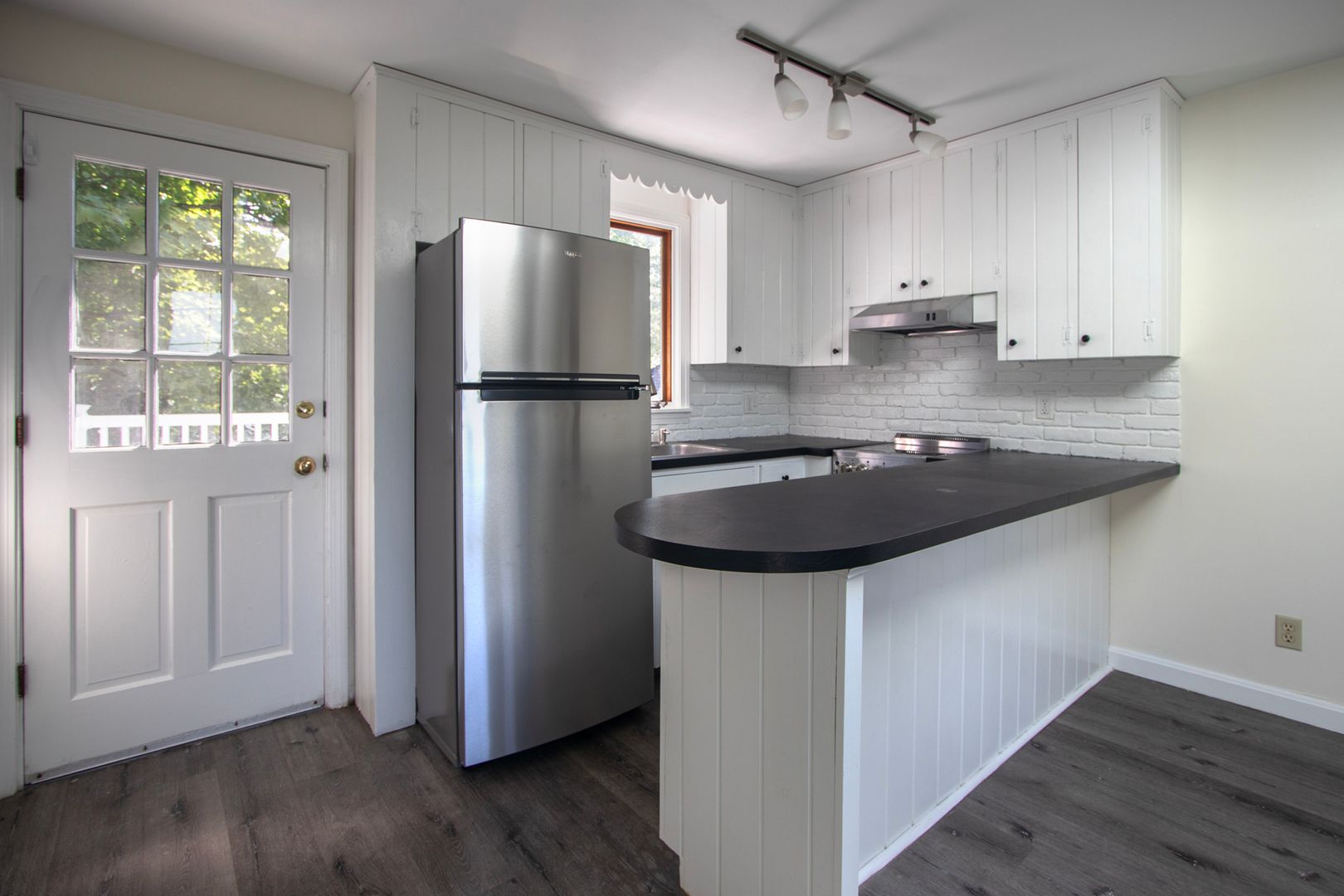 Dover Apartment: 609 Central Avenue
