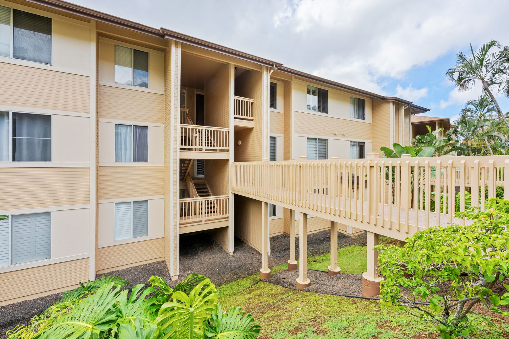 Mililani House: 95-968 Wikao St., #H102