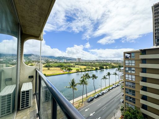 1 BD / 1 BA Fully Furnished Waikiki Condo with Parking! *Pet Friendly* – photo 1