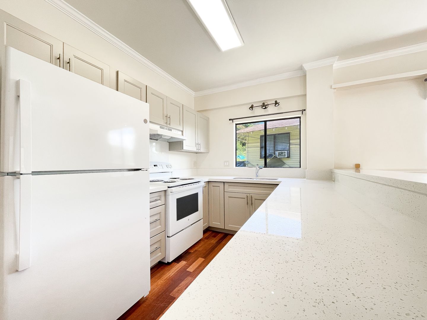 Honolulu House: 2047 A 10th Avenue