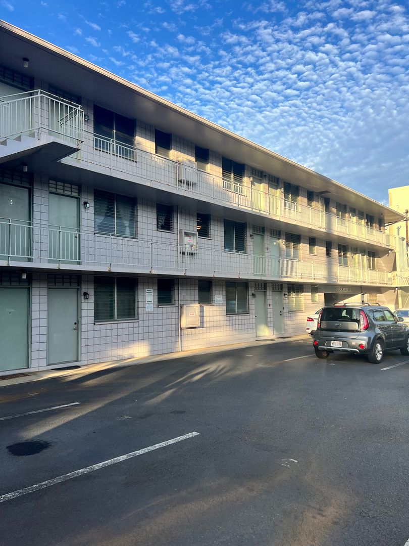 Honolulu House: 1533 Nehoa St., #14