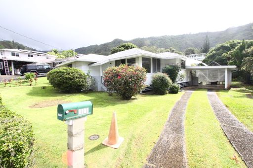 Cute, 3 bedroom, 2 bath remodeled house in Manoa – photo 1