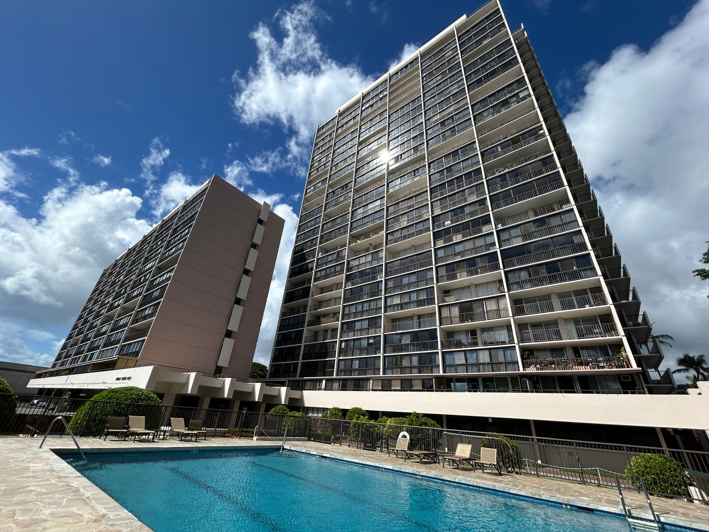 Honolulu Condo: 4300 Waialae Ave. #A2006
