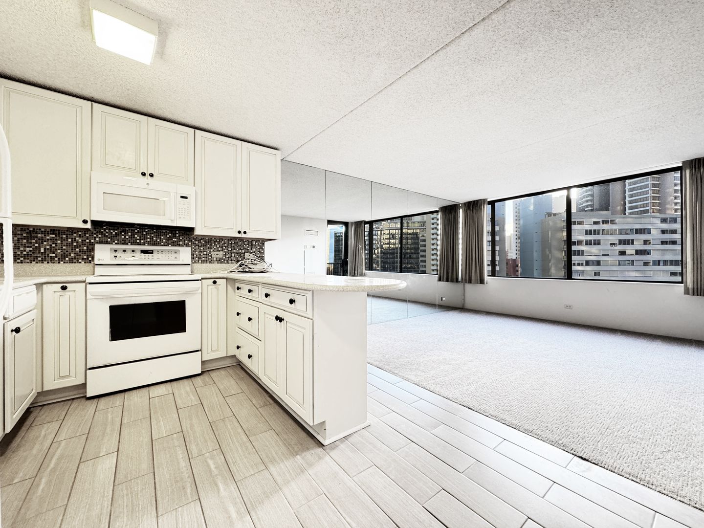 Honolulu Condo: 411 Hobron Lane, #911