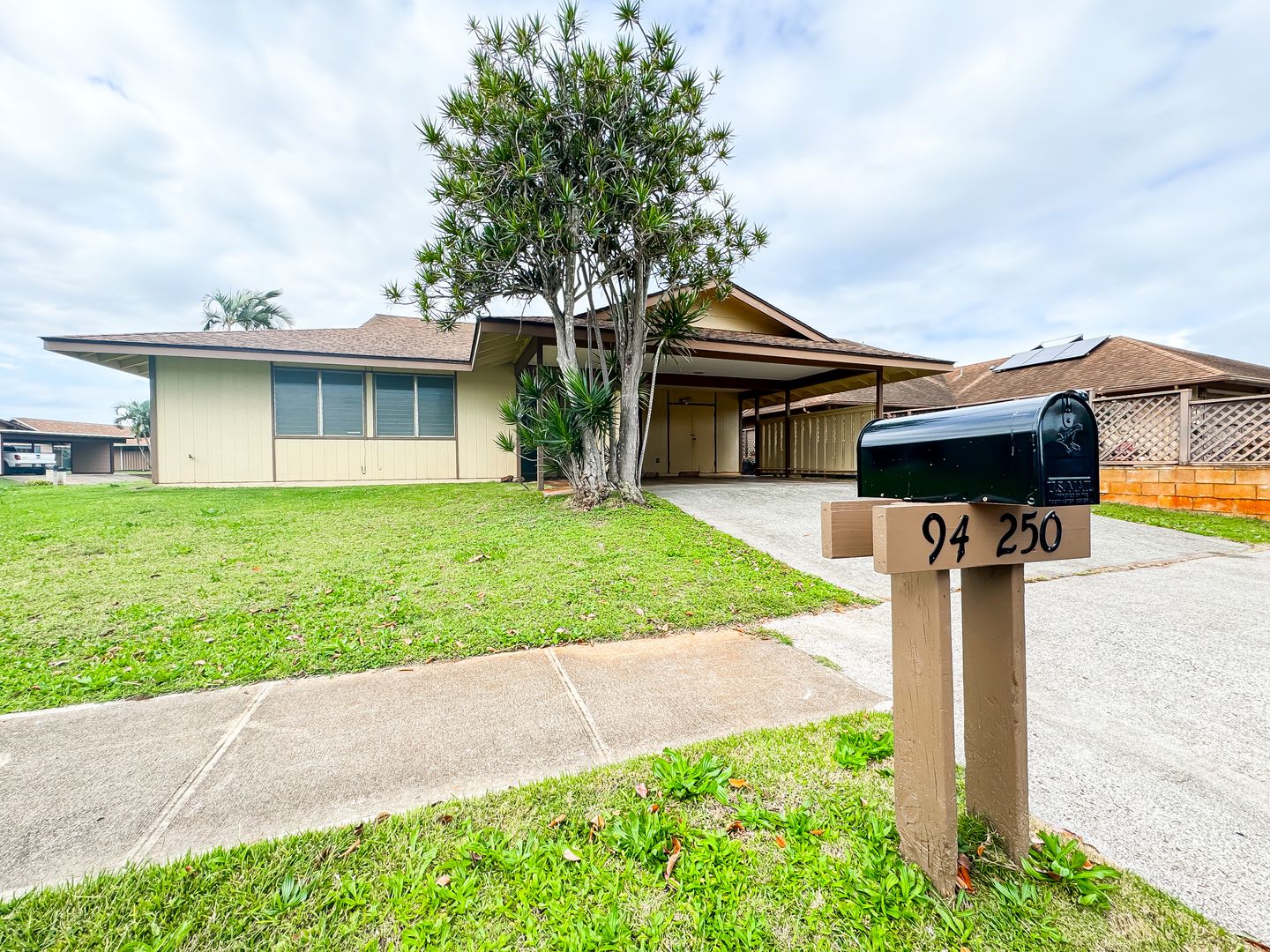 Mililani House: 94-250 Ihuanu Pl