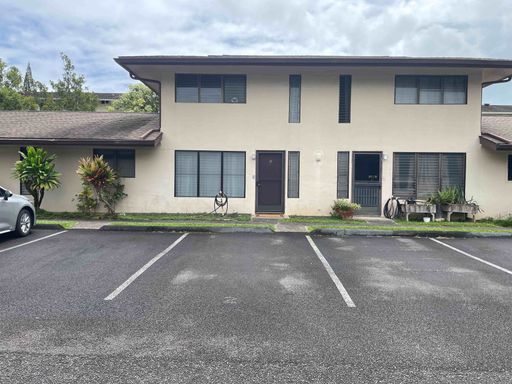 2 bd/1.5 bath with Beautiful Views of the Ko'olau's