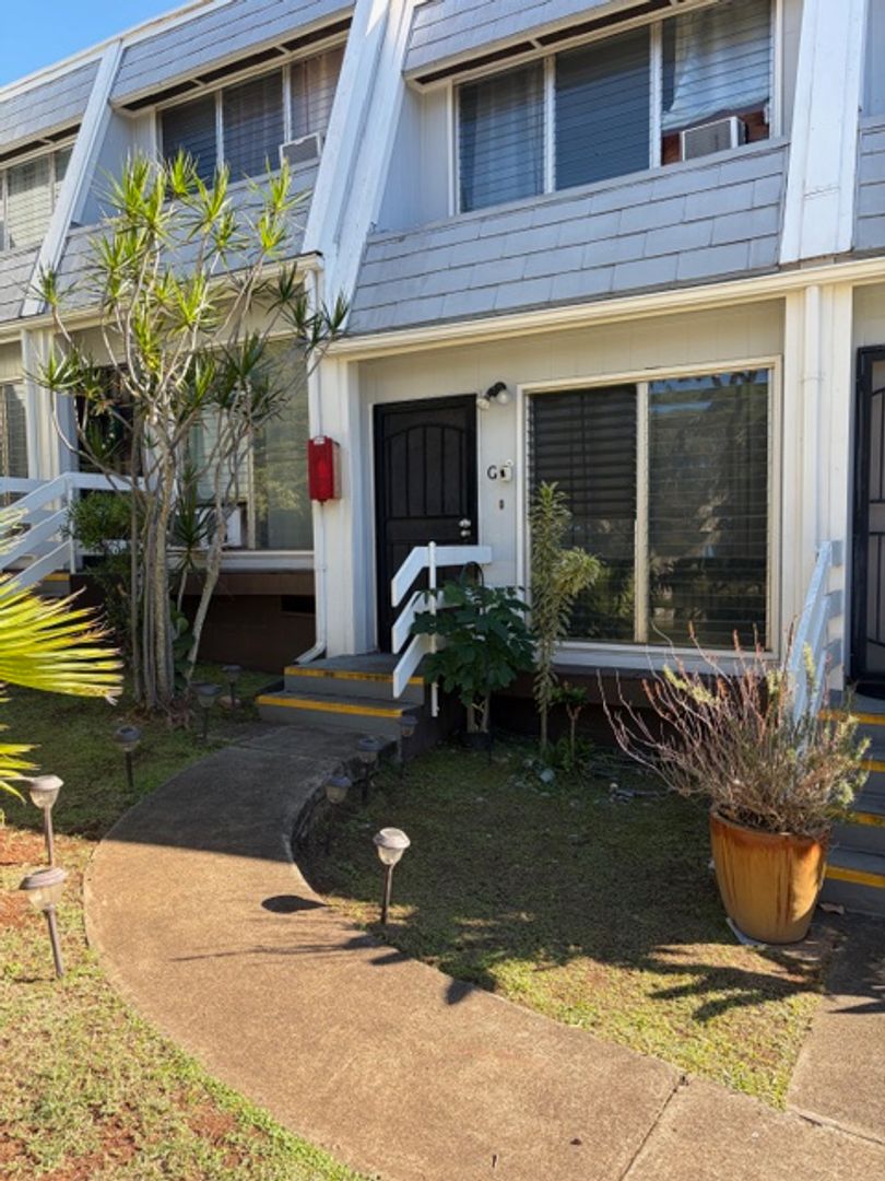 Aiea Townhome: 98-755 Iho Pl #G