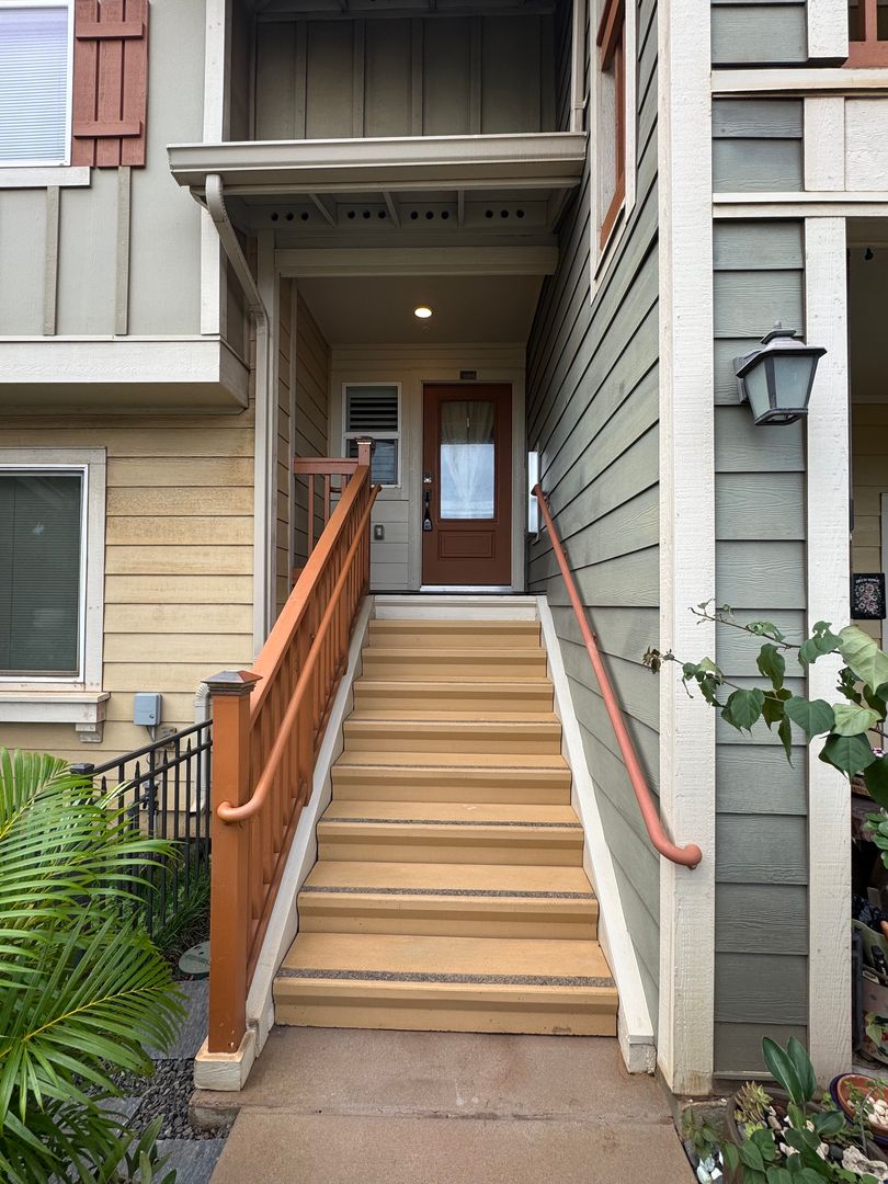 Ewa Beach Condo: 91-960 Iwikuamoo St. #1005