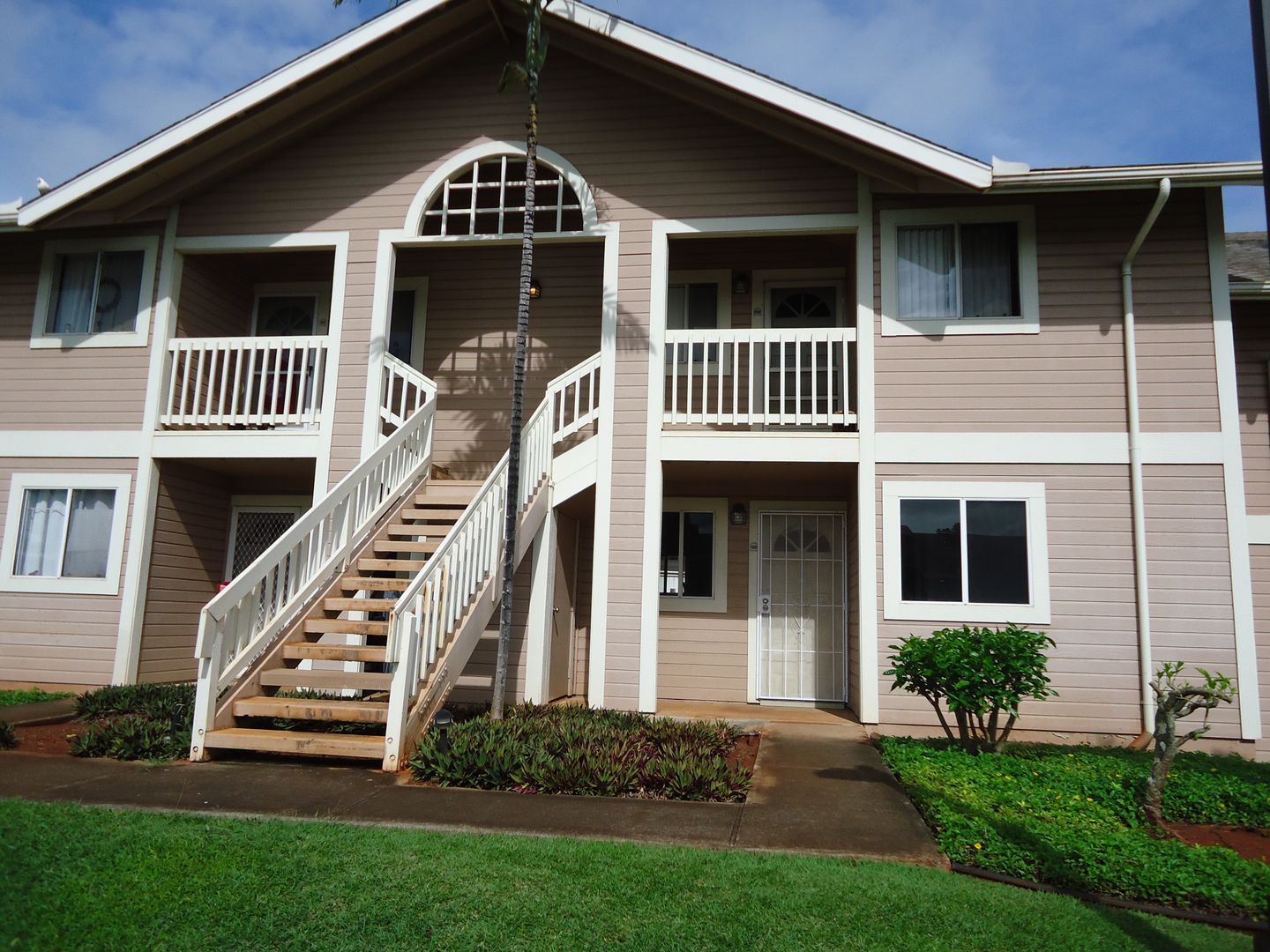 Waipahu House: 94-525 Lumiaina St. F102