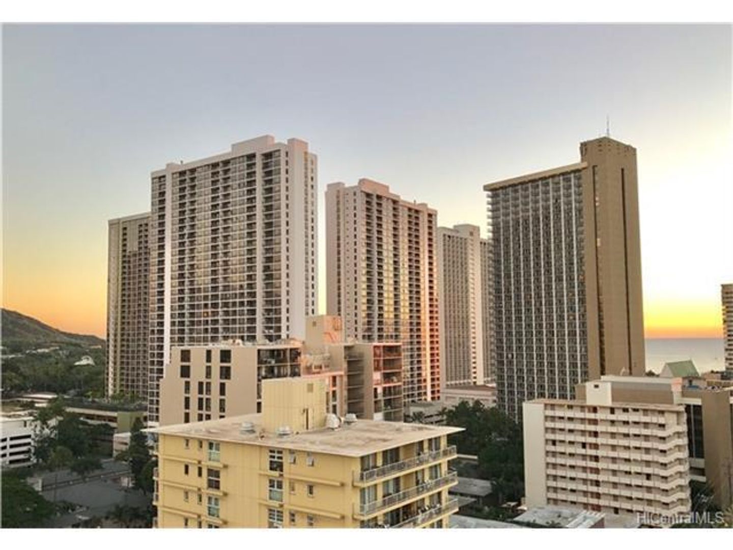 Honolulu Condo: 320 Liliuokalani Ave. #1701