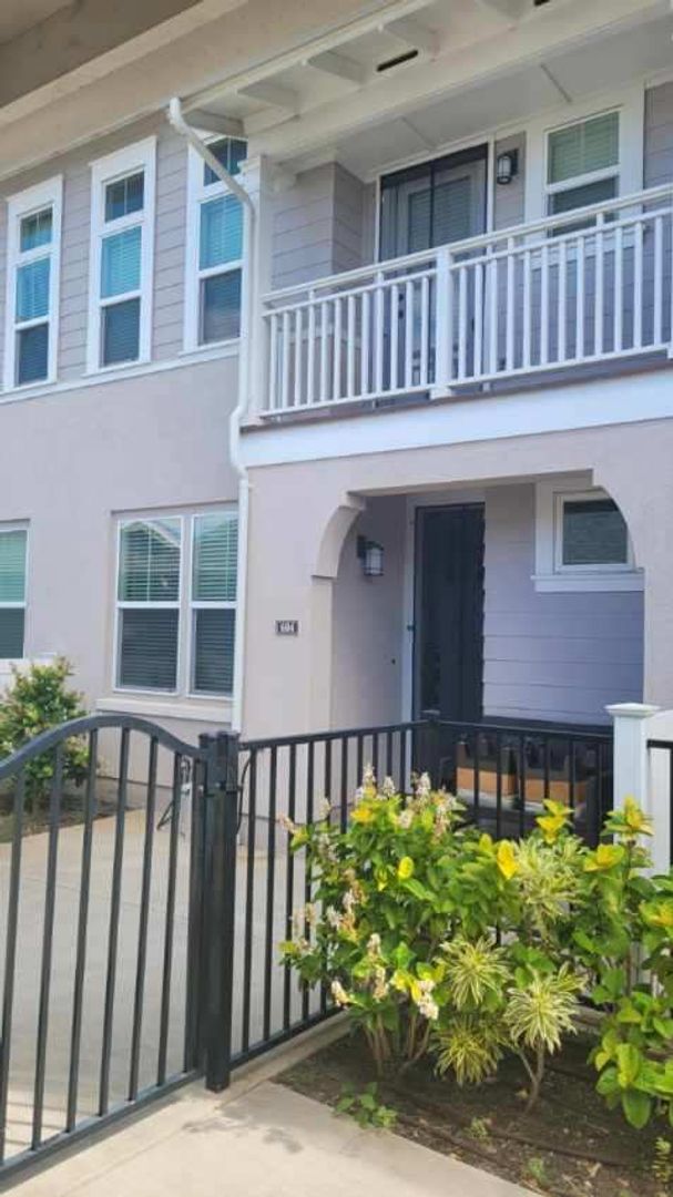 Ewa Beach Apartment: 91-2220 Kaiwawalo Street