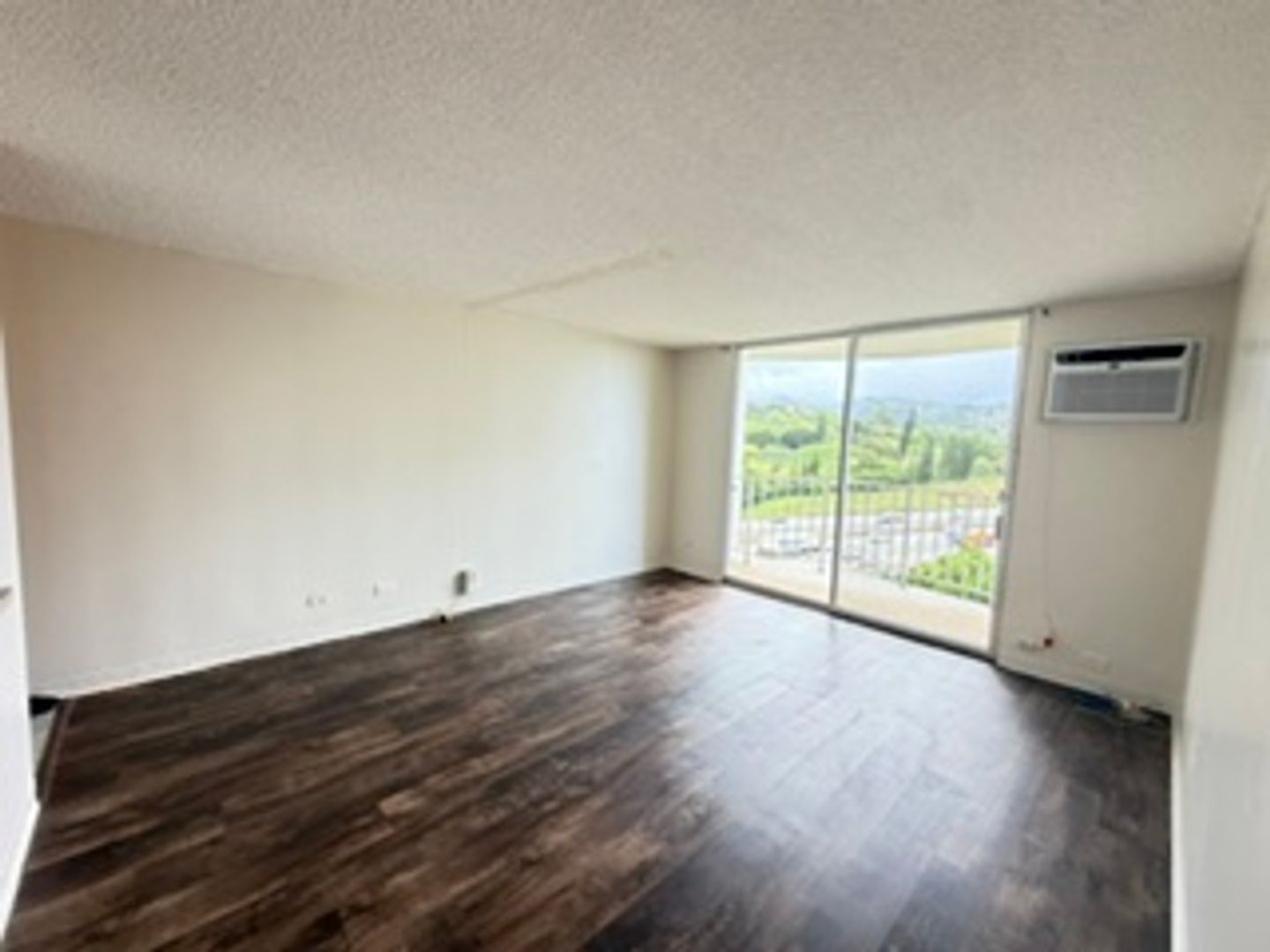 Aiea Condo: 98-1038 Moanalua Rd #7-1207