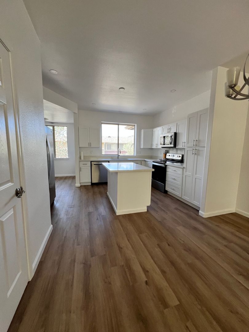 Kapolei House: 92-1131 Panana St #903