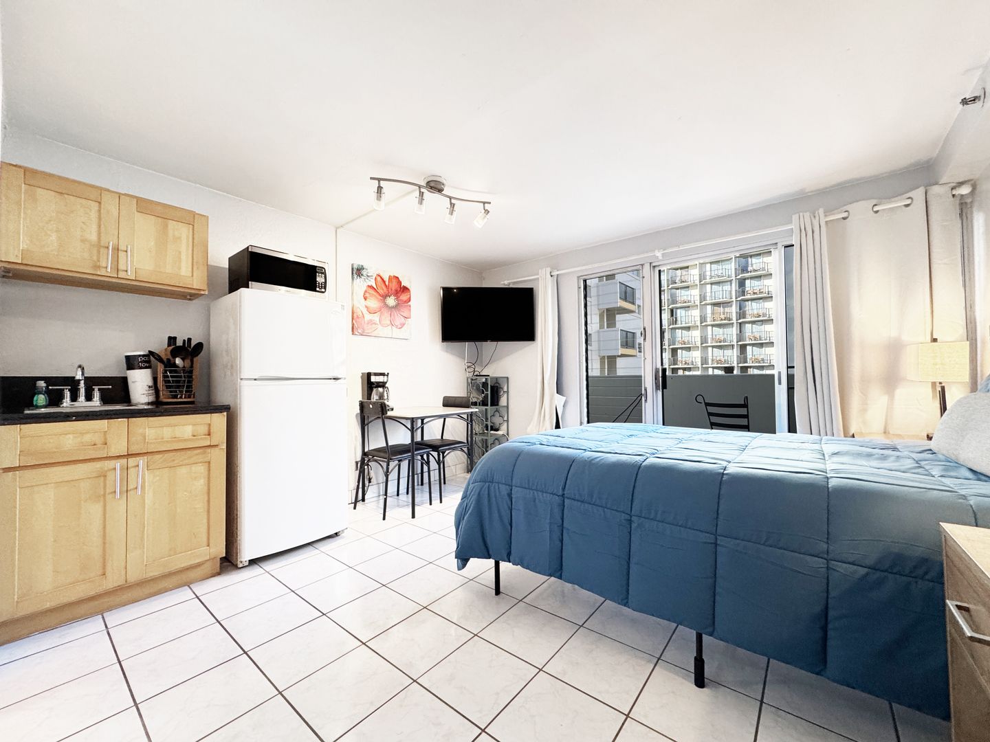 Honolulu Condo: 2463 Kuhio Ave., #1205