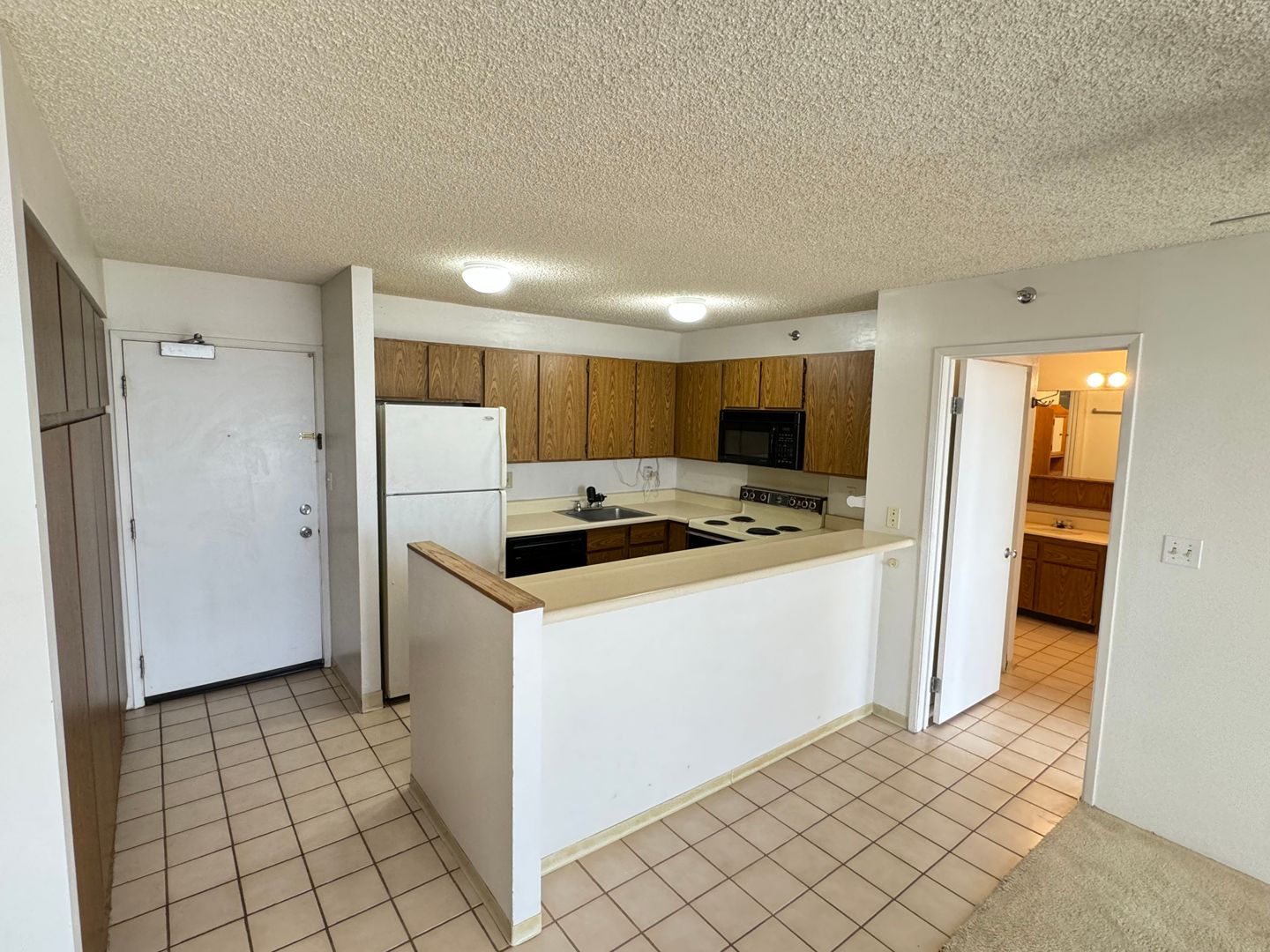 AIEA House: 98-402 KOAUKA LP #1212