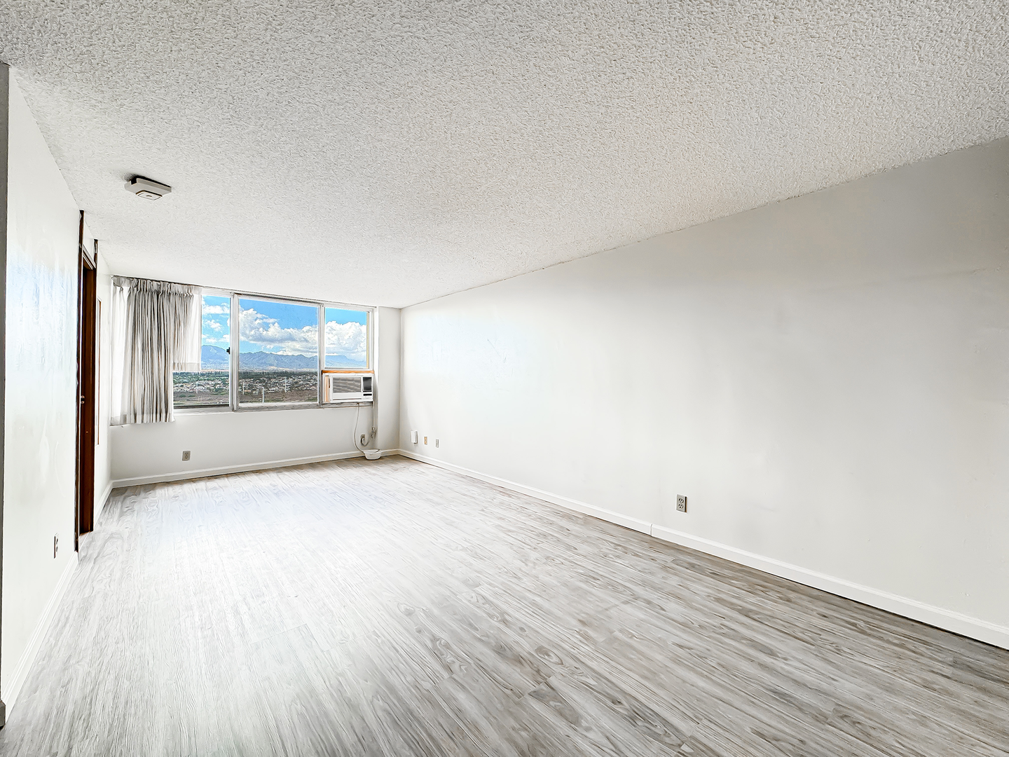 Pearl City Condo: 1060 Kamehameha Hwy., #2101A