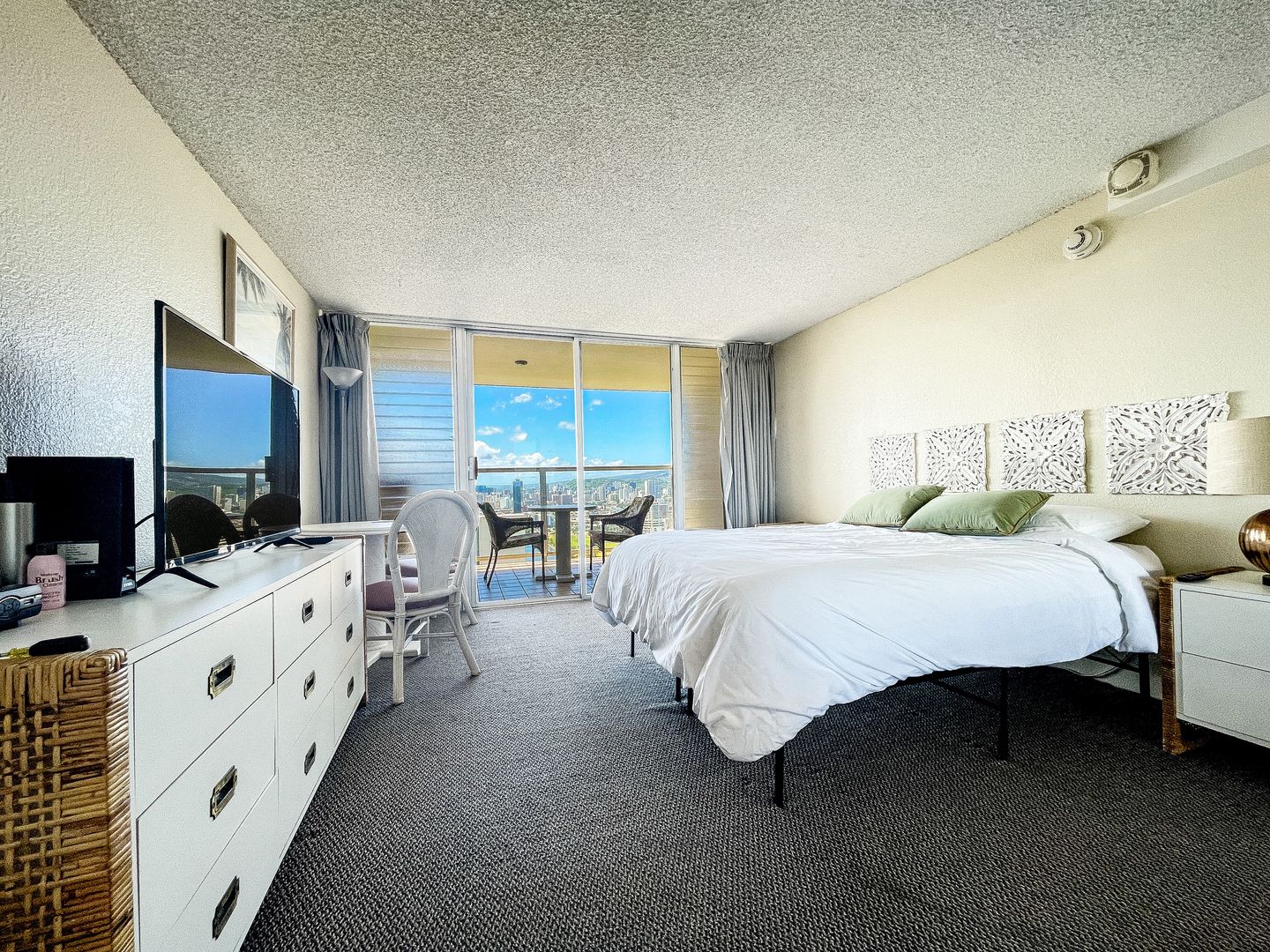 Honolulu Condo: 445 Seaside Ave., #3904