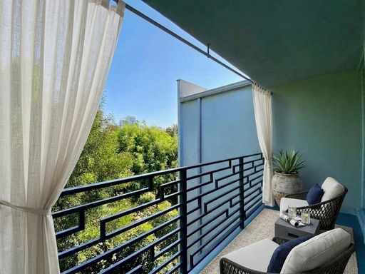 Fully Renovated 1-Bedroom Apartment in Hollywood Heights - Great Views/In-Unit Amenities – photo 1