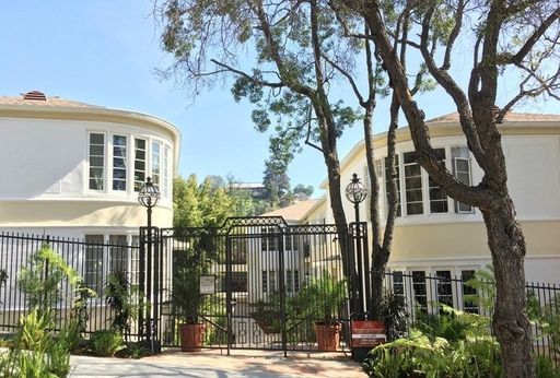 2 BR Apt Restored, historic 1941 Deco style building in the Hollywood Hills – photo 1