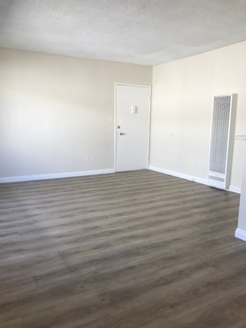 Los Angeles Apartment: 12541 Pacific Ave