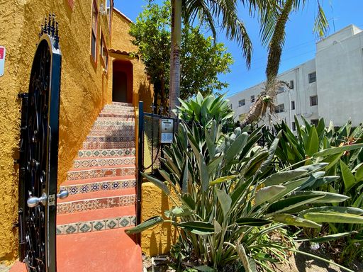 Sunset Junction / Silverlake - Renovated 2 BR Apartment – photo 1