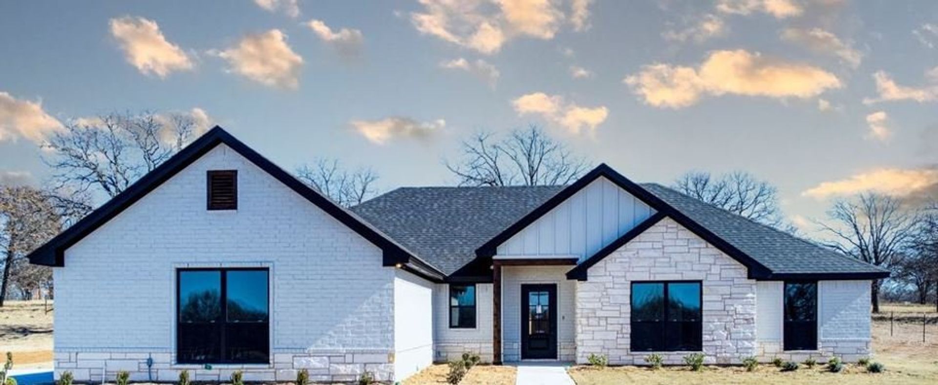Weatherford House: 401 Old Authon Rd