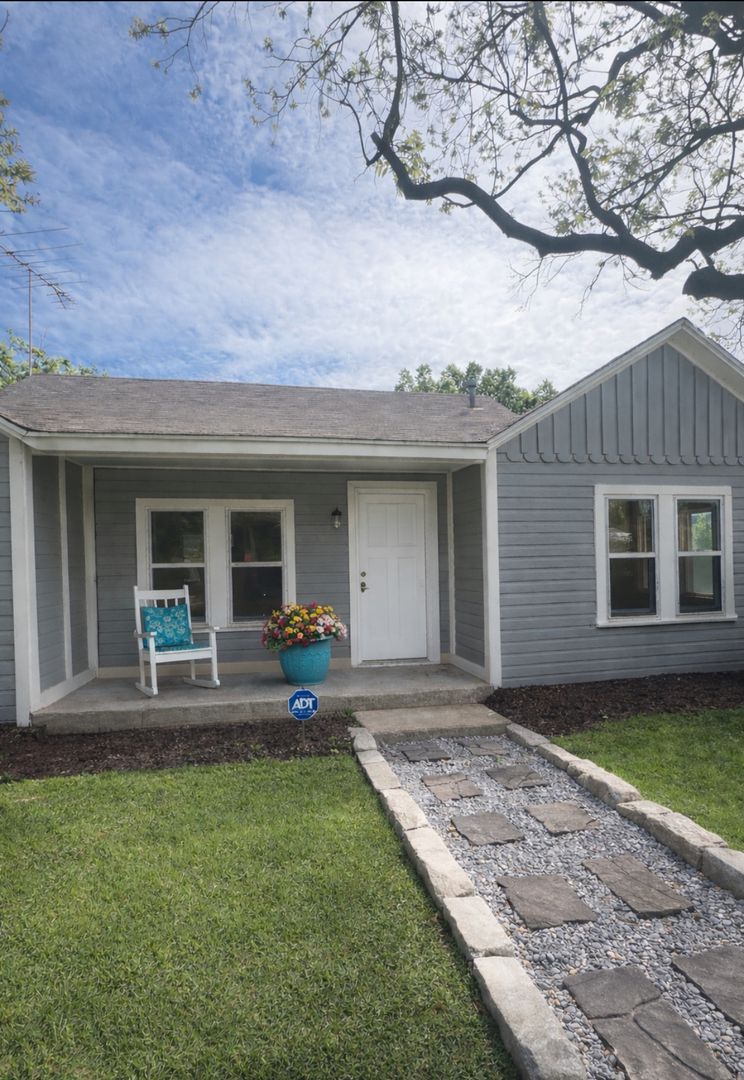 Weatherford House: 106 N. Merrimac Street