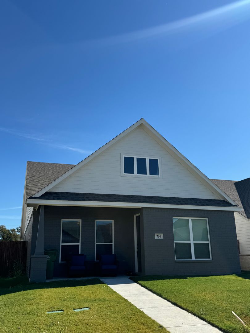 Godley House: 700 The Cottages