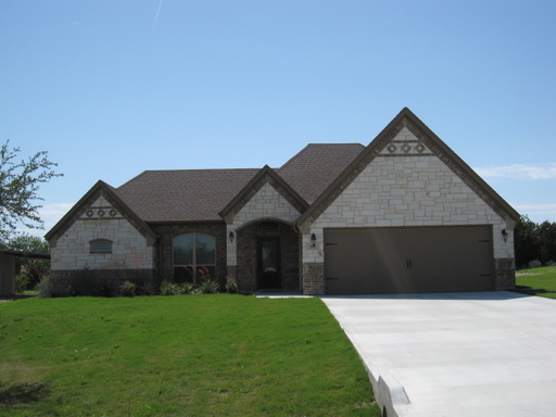 3/2/2 Upscale with Spa‑Style Primary Suite, Water Included – photo 1