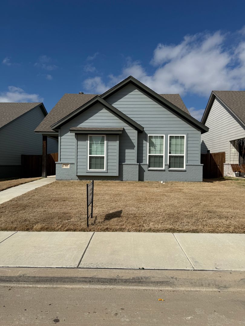 Godley House: 705 The Cottages