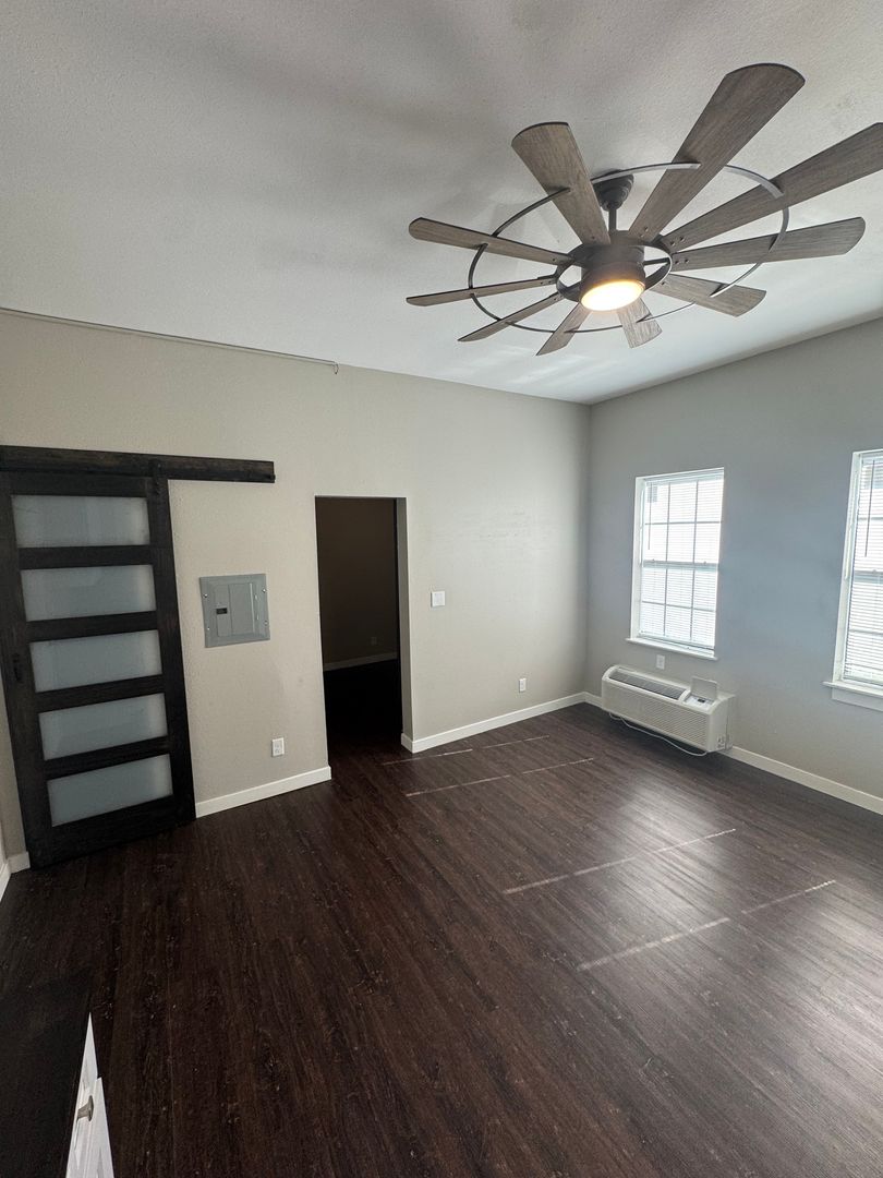 Mineral Wells Townhome: 707 NW 4th Avenue