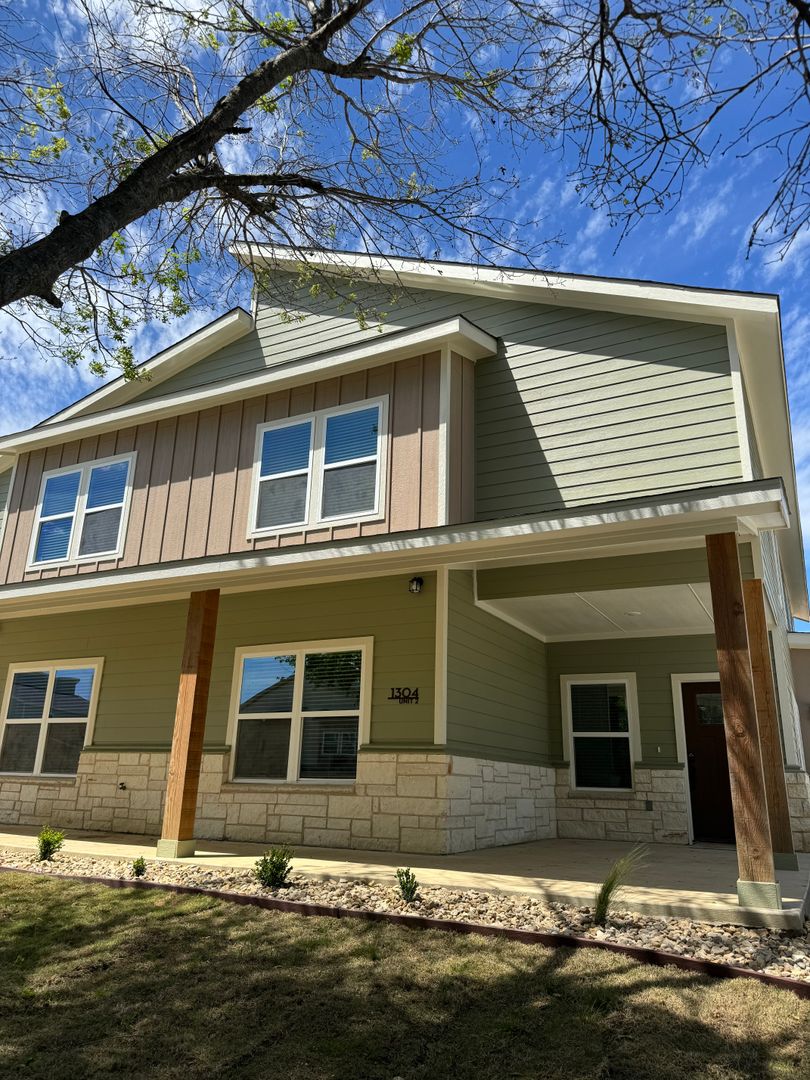 Weatherford Townhome: 1304 Unit1 Johnson Bend