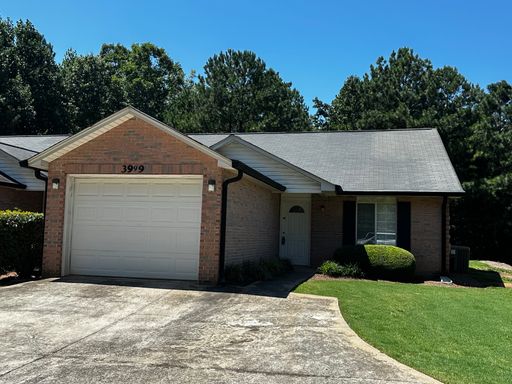 Ranch Style townhome in Gainesville with Garage! – photo 1