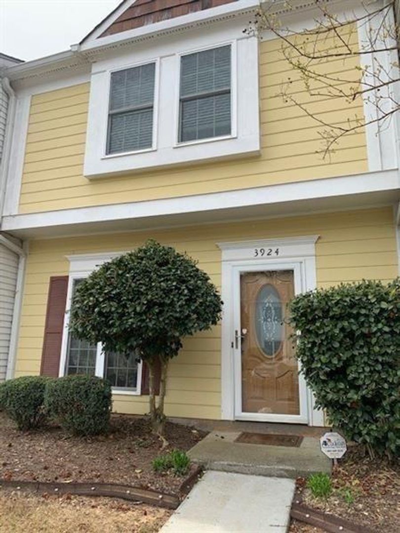 2 Bed/2.5 Bath townhome - great Doraville location