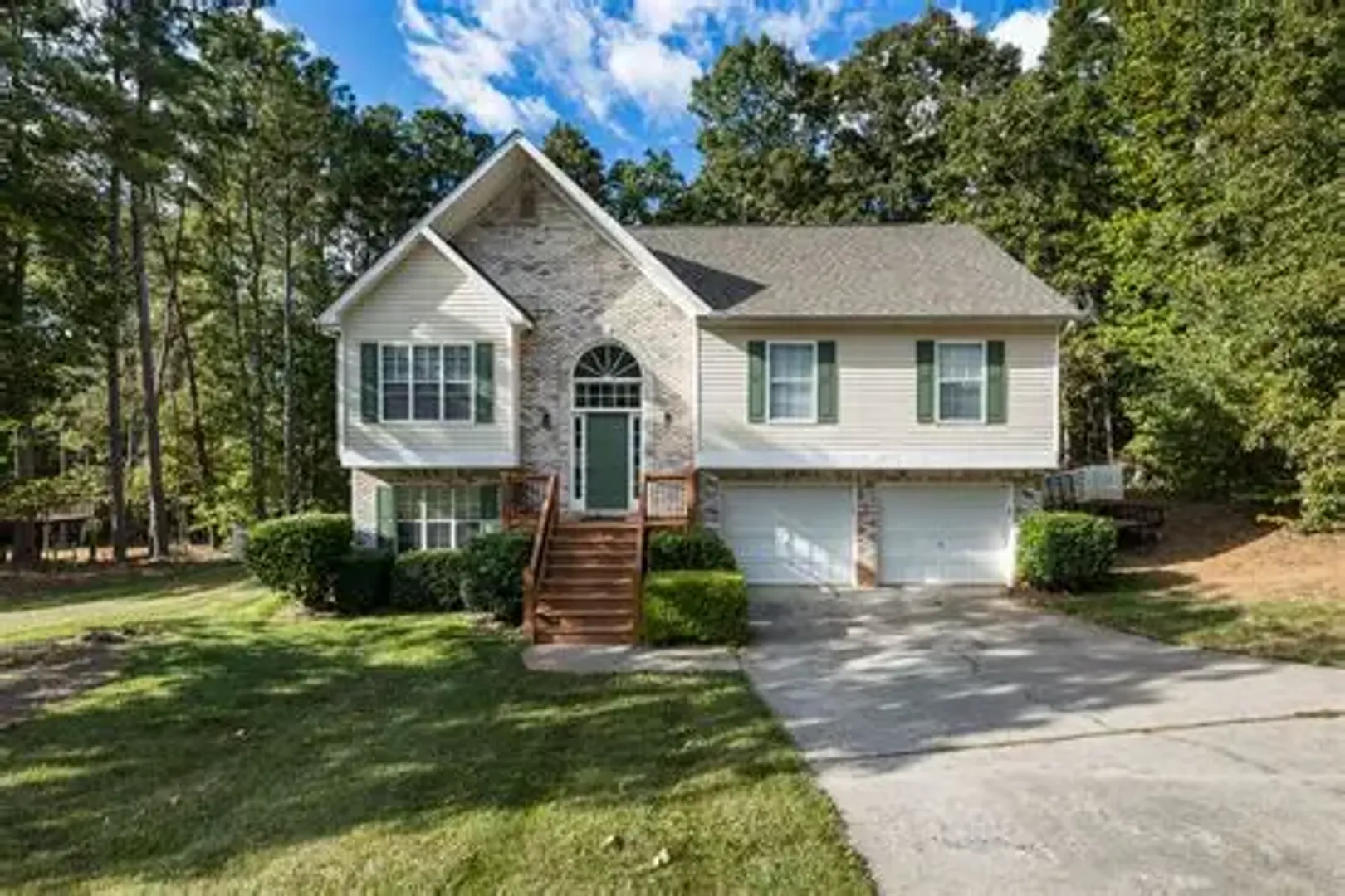 Cumming House: 6410 Janton Way