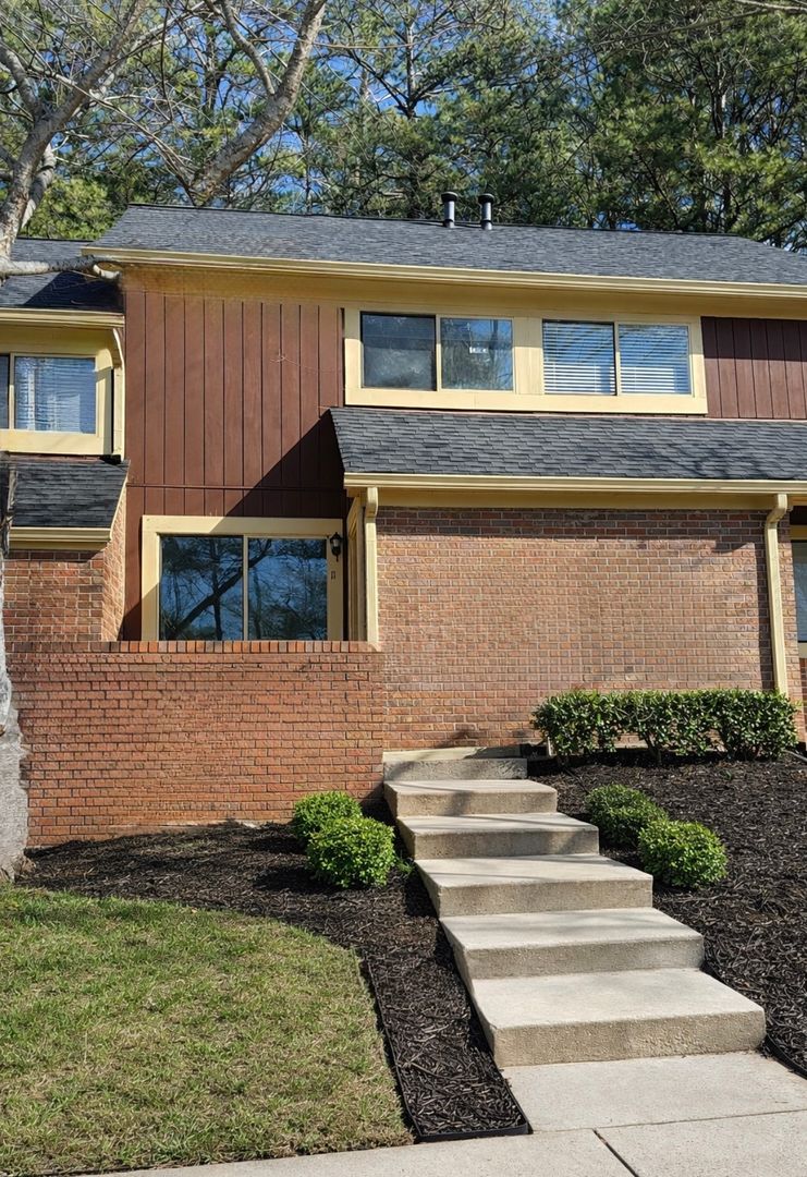 Alpharetta Townhome: 11 Country Place Court