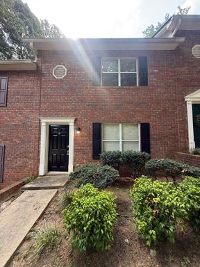 2/1.5 townhome in great Gainesville location! – photo 1
