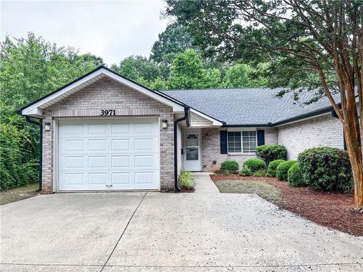 Ranch Style townhome in Gainesville with Garage! – photo 1