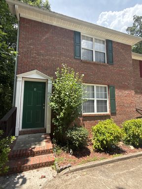 2/1.5 end unit townhome in great Gainesville location! – photo 1