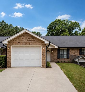 2-bedroom ranch style home with garage parking! – photo 1