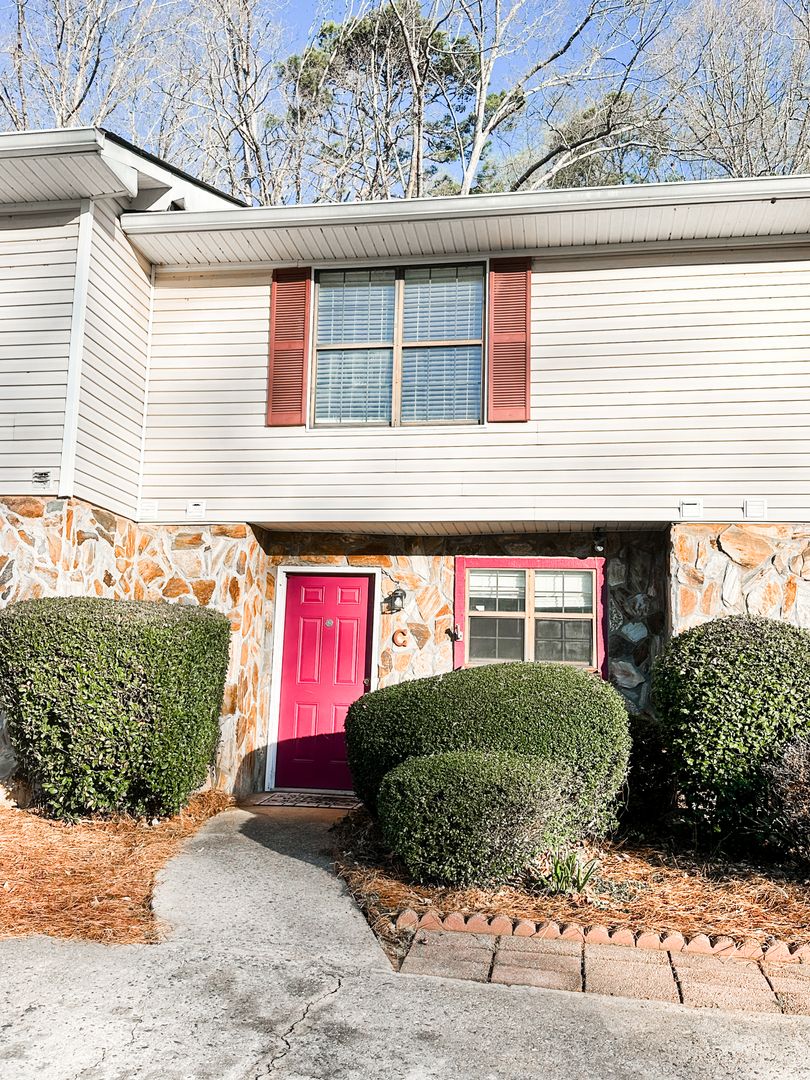 Gainesville Townhome: 2498 Hidden Cove Court