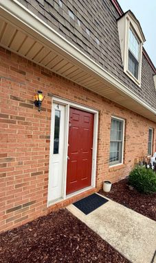 2 bed / 1.5 bath townhome in Oakwood